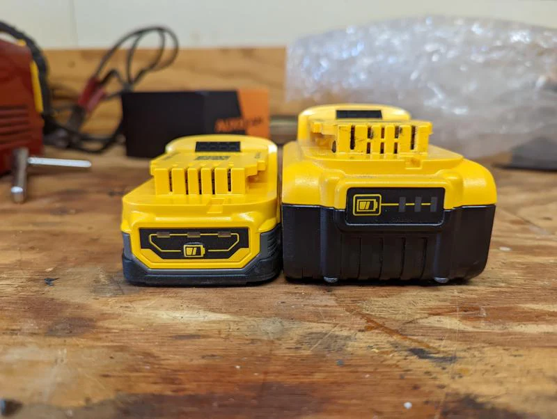 Dewalt 20V MAX* XR POWERSTACK™ Compact Battery Kit - Image 2