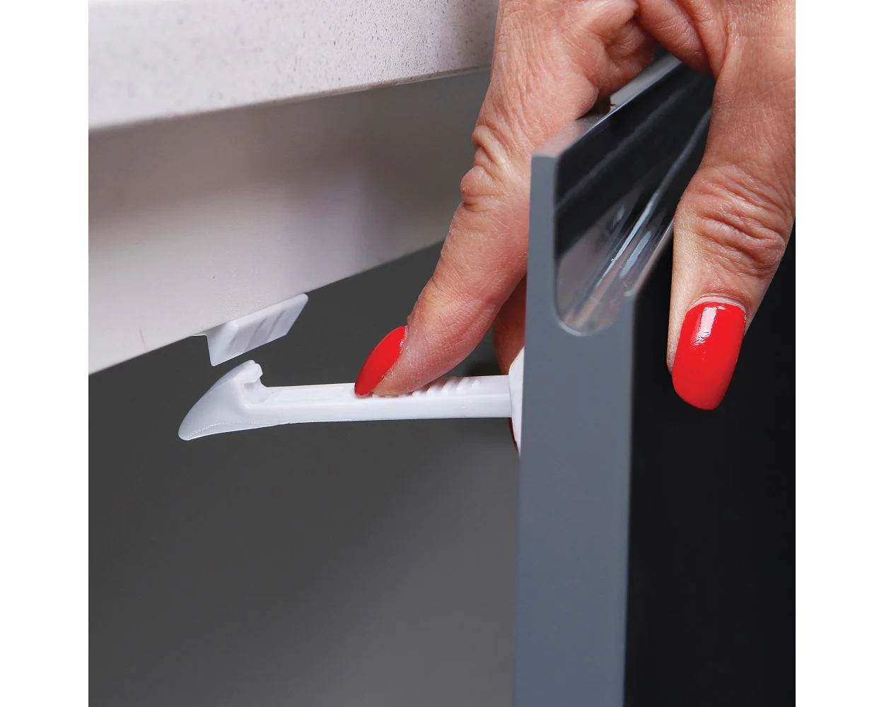 Dreambaby Adhesive Safety latches - 8 Pack - Image 3