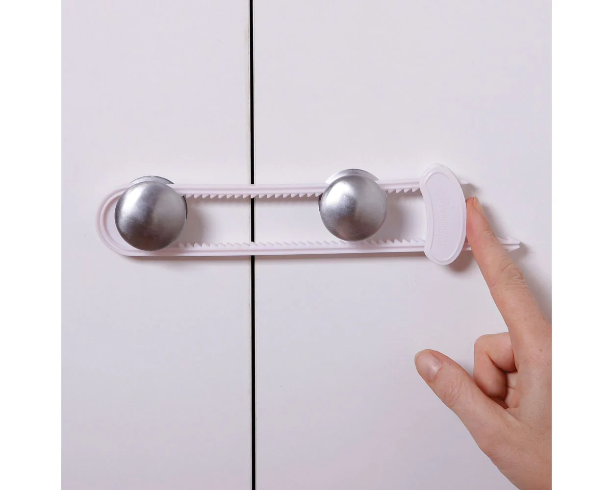 Dreambaby Sliding Locks With Catch - 2 Pack, White - Image 3