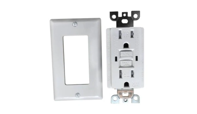 Genmax GFCI Self Test Wall Receptacle Tamper Resistant