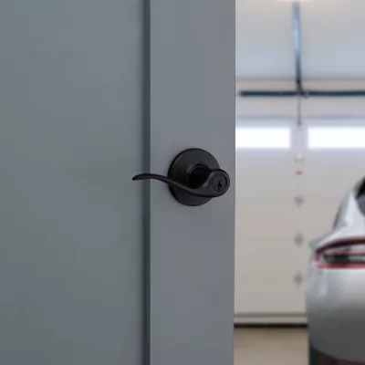 Kwikset Tustin Lever - Keyed - featuring SmartKey - Image 5
