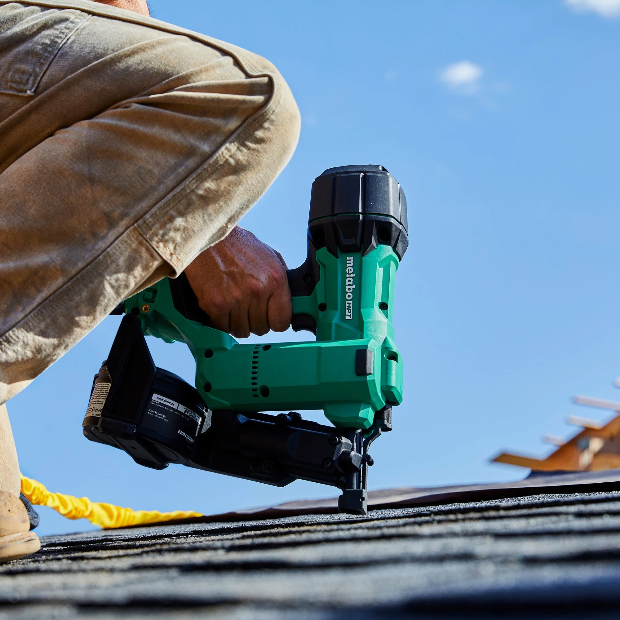 Metabo HPT 18V MultiVolt™ Brushless Coil Roofing Nailer - Image 3