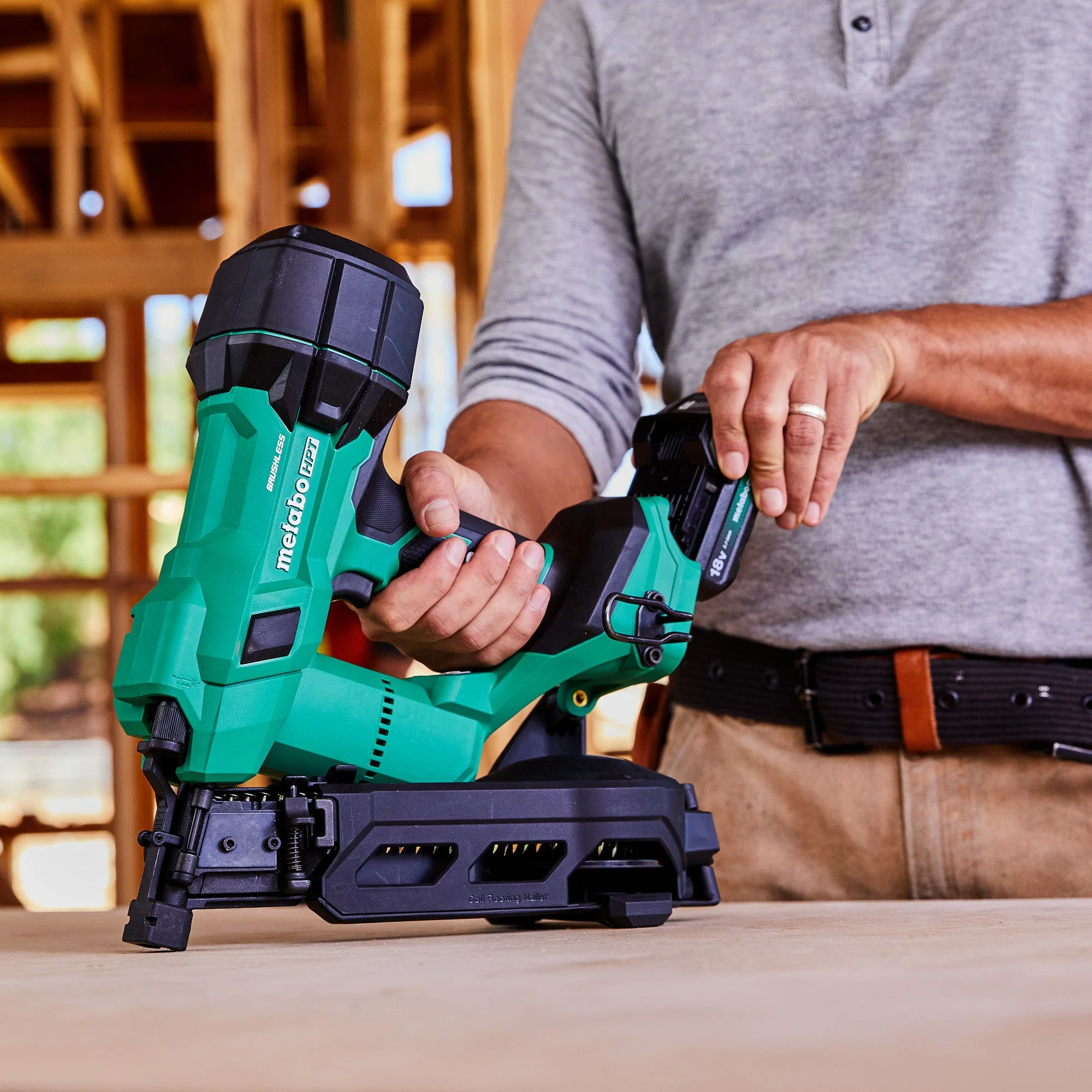 Metabo HPT 18V MultiVolt™ Brushless Coil Roofing Nailer - Image 5