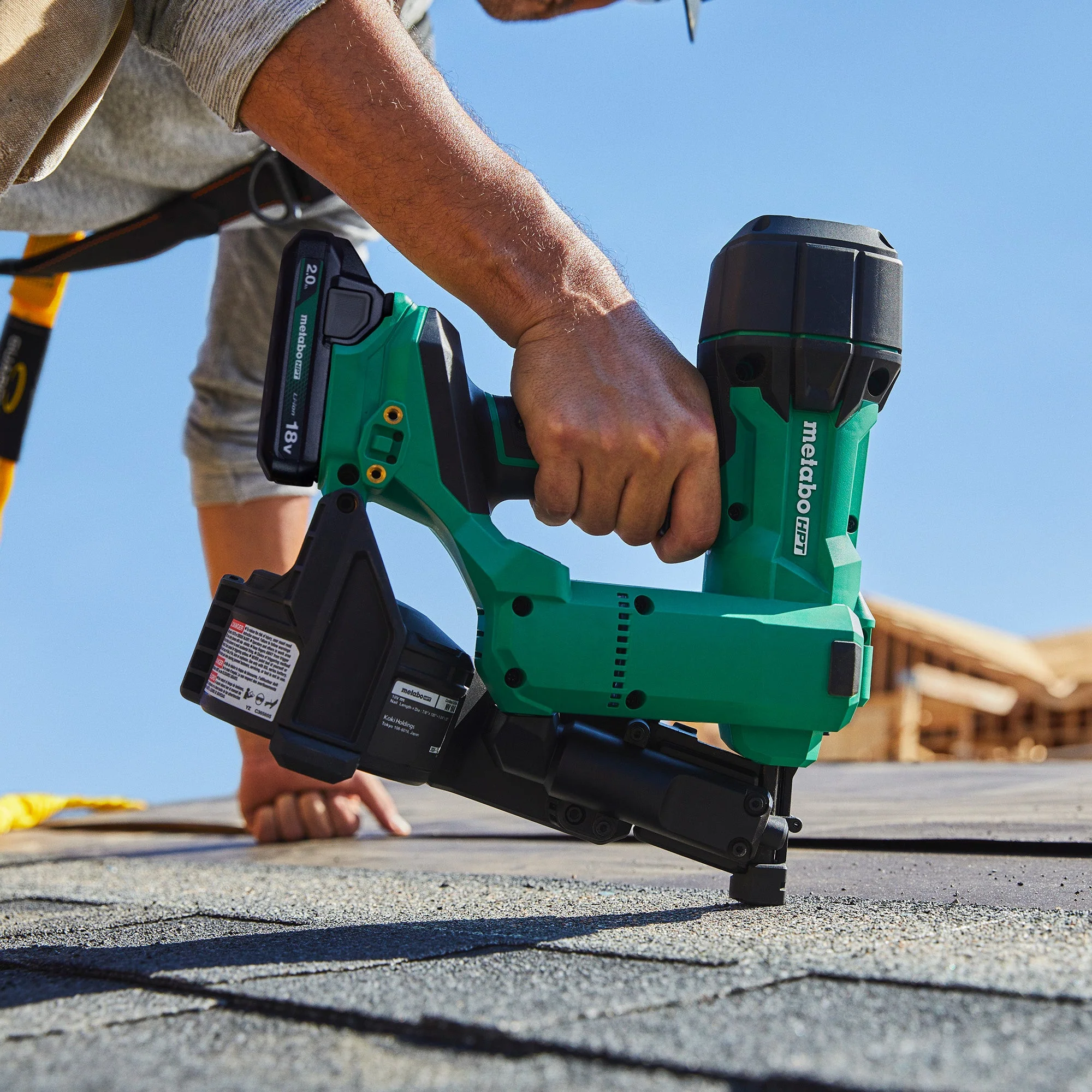 Metabo HPT 18V MultiVolt™ Brushless Coil Roofing Nailer - Image 6