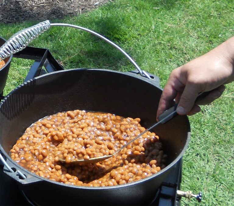 Metal King Pre-Seasoned Cast Iron Dutch Oven - Image 3