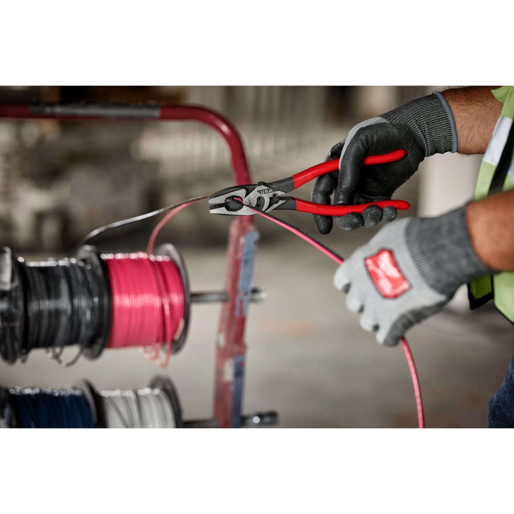 Milwaukee 9" Lineman's Dipped Grip Pliers w/ Crimper & Bolt Cutter (USA) - Image 5