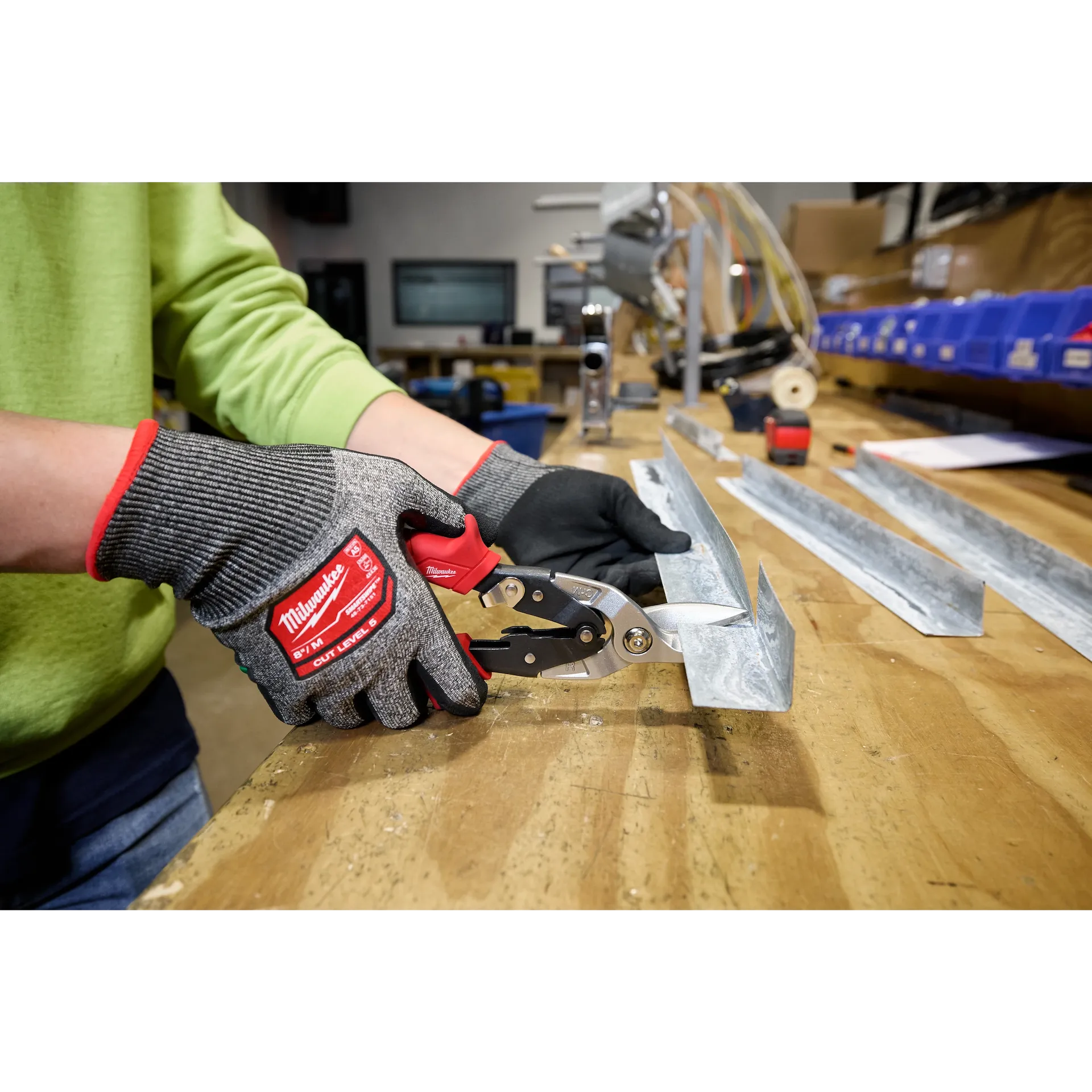 Milwaukee Right Cutting Aviation Snips - Image 4