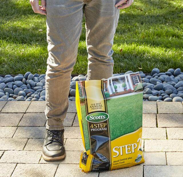 Scotts® STEP® 2 - Weed Control Plus Lawn Food 2 - Image 2
