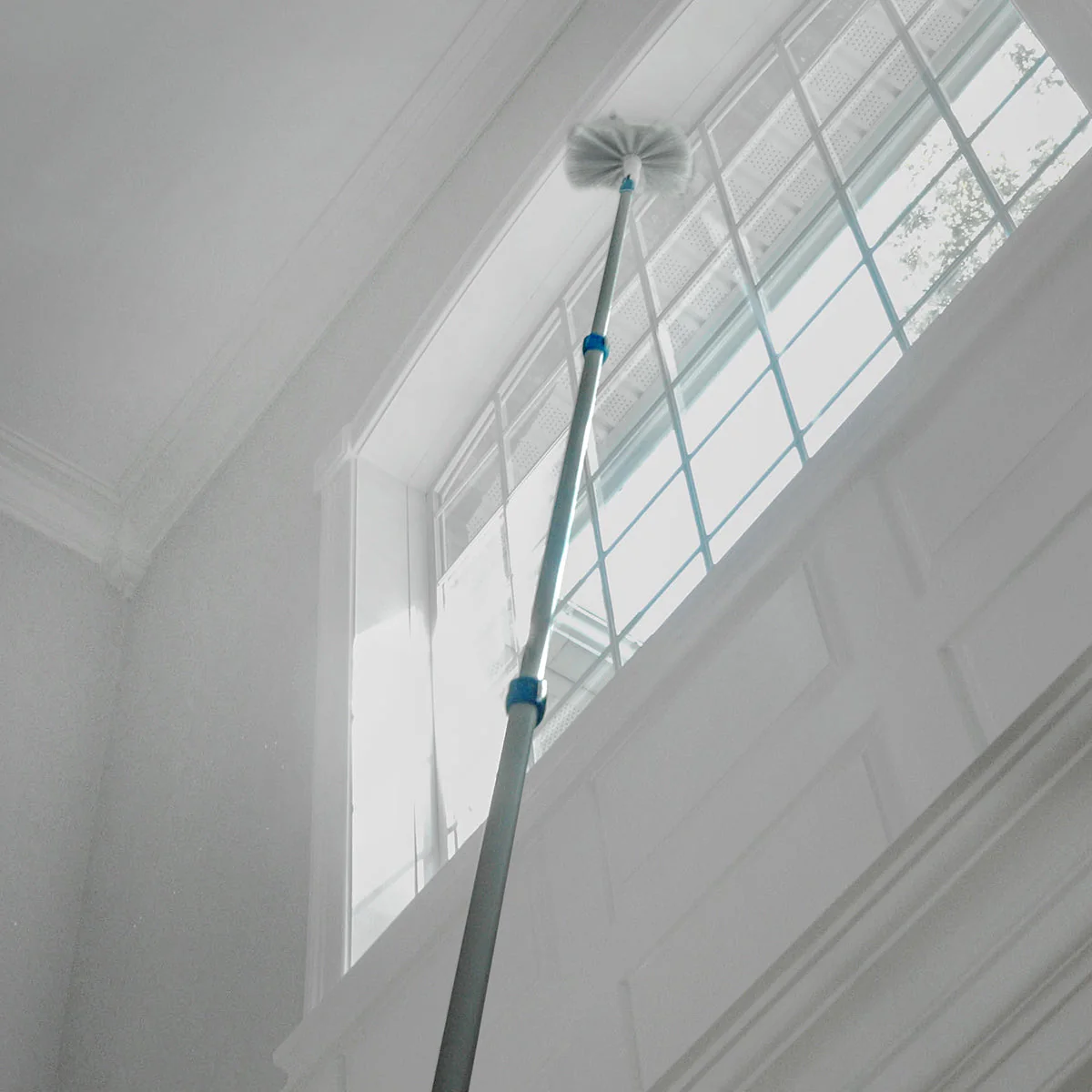Unger Aluminum Telescopic Pole w/ Connect & Clean Locking Cone and Quick-Flip Clamps - Image 3